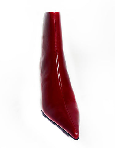 DISTANT BOOTS IN RED
