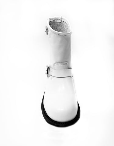 STANDOFF BOOTS IN WHITE