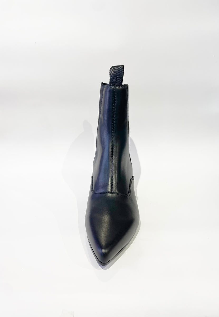 シューズ・サンダルその他 Doucal's Black leather Beatles ankle boot s-l400.jpg