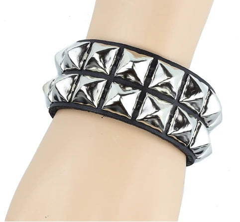 2 ROW PYRAMID LEATHER BRACELET