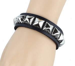 1 ROW PYRAMID BRACELET