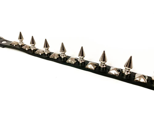 SPIKE PYRAMID CHOKER