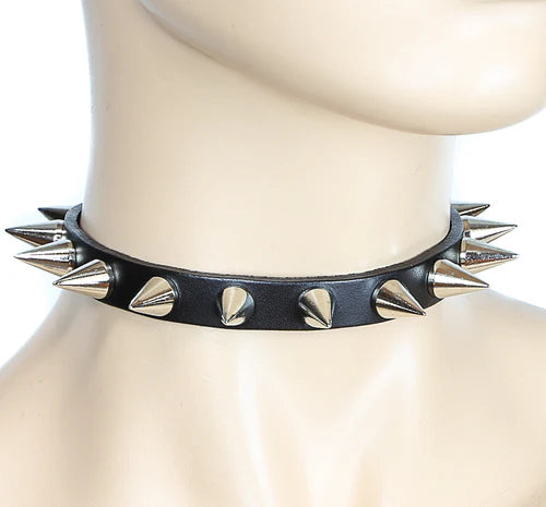 SMALL CONE SPIKE CHOKER
