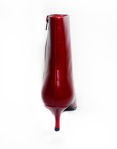 DISTANT BOOTS IN RED