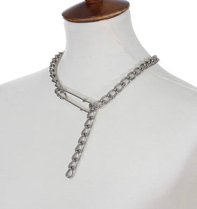 SAFETY PIN CHAIN CHOKER
