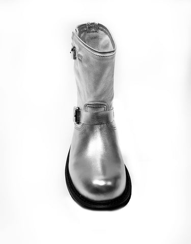 STANDOFF BOOTS IN SILVER